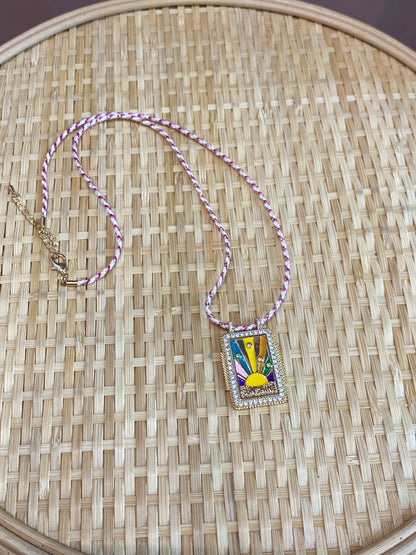 COLLAR DE CUERDA Y MEDALLA