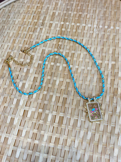 COLLAR DE CUERDA Y MEDALLA