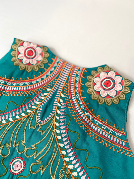 CHALECO INDIA BORDADO