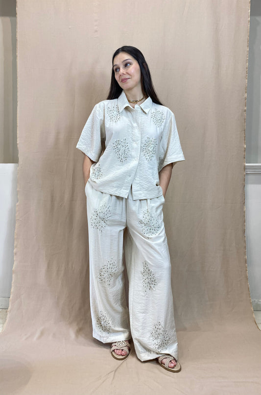 PANTALÓN BORDADO PIEDRAS