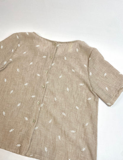 BLUSA CON BOTONES ESPALDA