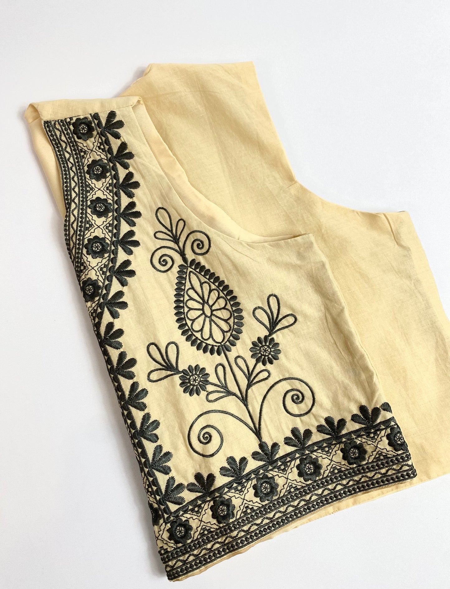 CHALECO INDIA BORDADO CORTO